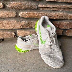 Nike Metcon 8 training shoes in the "Phantom/Green Strike" (size 12)
